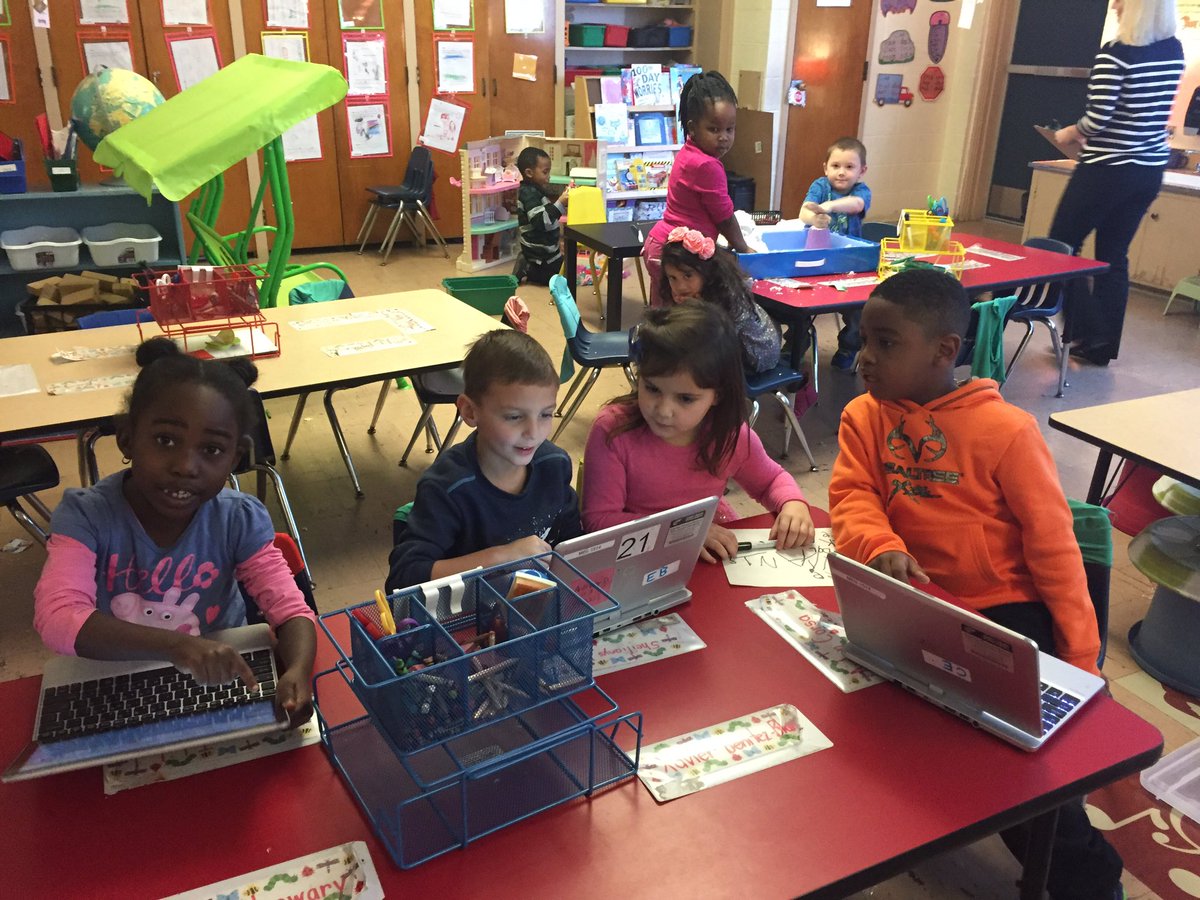 RESPrimarySCLS's tweet photo. They wanted to "play school". The girl in the pink is the teacher and she is "pulling small group". #timeschange @TeamMiddlesexES @epenn76 https://t.co/lWiL9svrpK