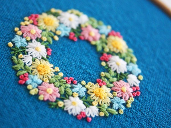 Yula 小花のリース 刺繍 手刺繍 花の刺繍 T Co Npmuuutam7 Twitter