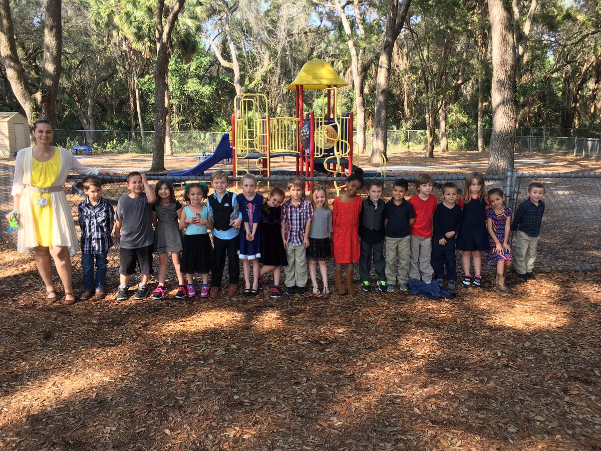 Mrs_Febus's tweet photo. #dressupday Our school-wide behavior reward @HudsonElem .  They were so cute today! https://t.co/EYHdsOzHoI