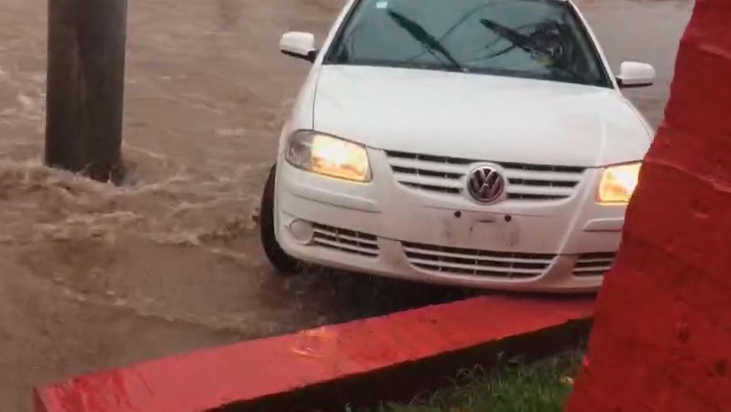 roxicanal12's tweet photo. Tremendo: la inundación en los barrios de Córdoba https://t.co/BzXD9OBMGj https://t.co/MDxuZSgsb4