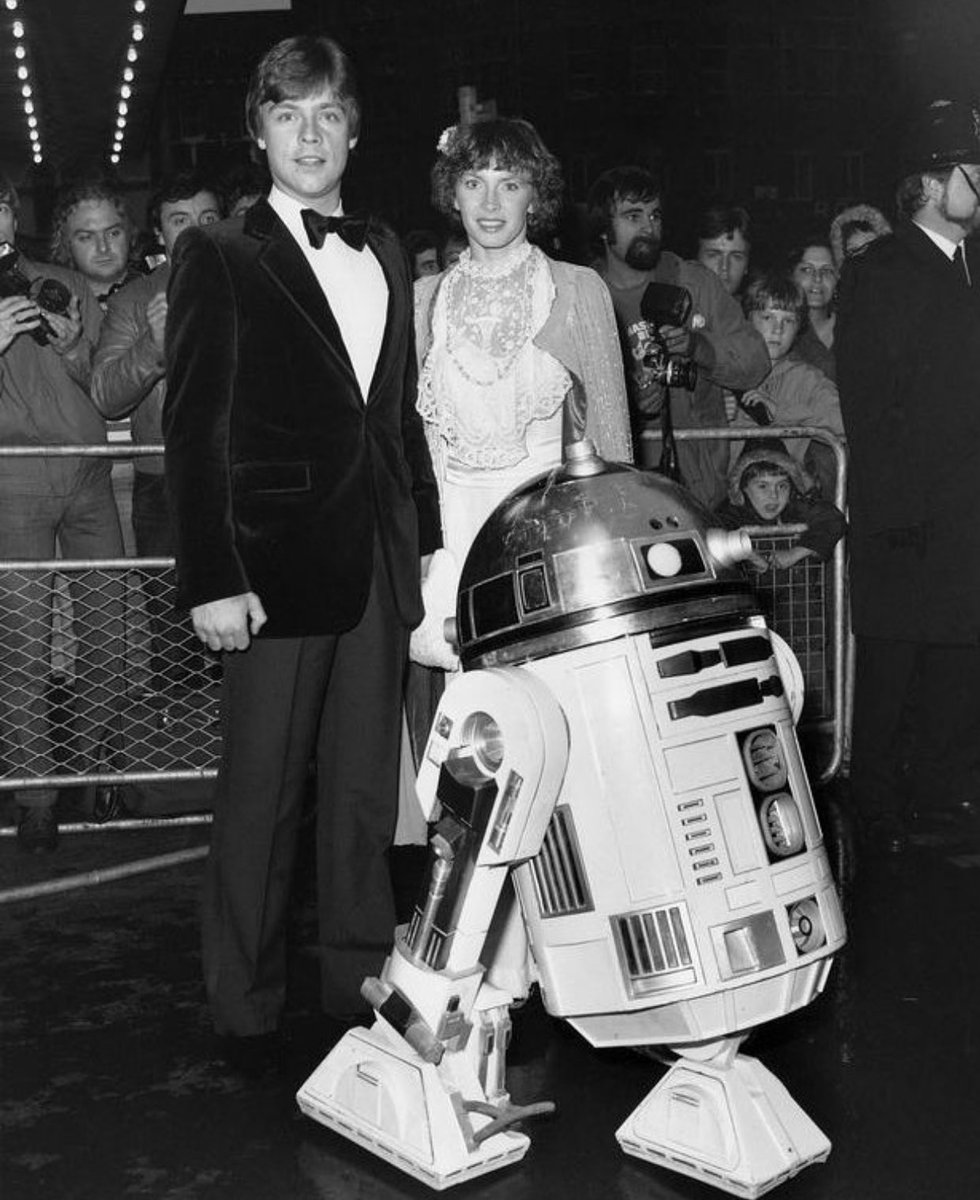 MarkHamillMedia's tweet photo. Mark Hamill with his wife Marilou Hamill on the red carpet for The Empire Strikes Back! (1980) https://t.co/LW3bApSKIr