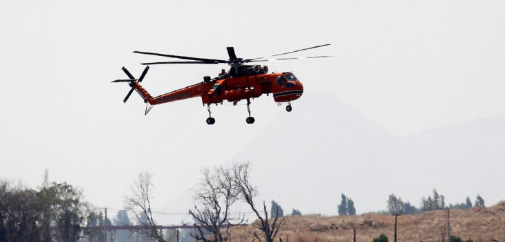🔵 ACTUALIZADO | Helicóptero "Elvis", brigadas y bomberos del Gran Concepción acuden a incendio forestal en Hualqui rbb.cl/fwxf
