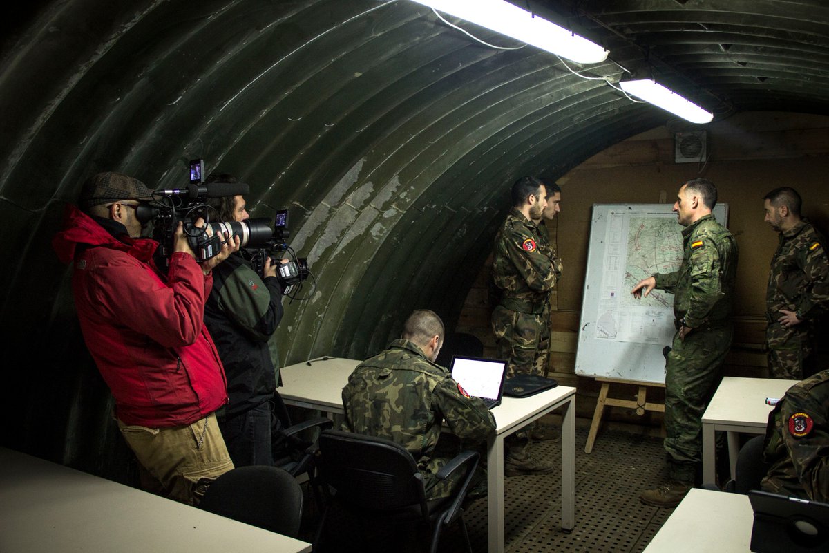 FAS_tve's tweet photo. Nuestro equipo se ha sumergido durante varios días en la rutina del @EjercitoTierra en #ElGoloso. ¡Muy pronto en @La1_tve! @Defensagob https://t.co/ZLNkllZwi8