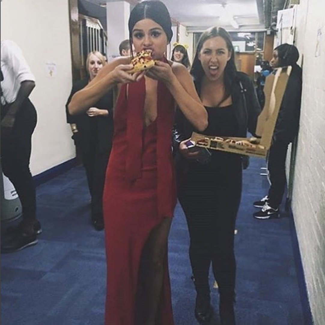 SelenaFanClub's tweet photo. She’s got a pizza our heart. 🍕 #NationalPizzaDay https://t.co/gdlPtTDP8d