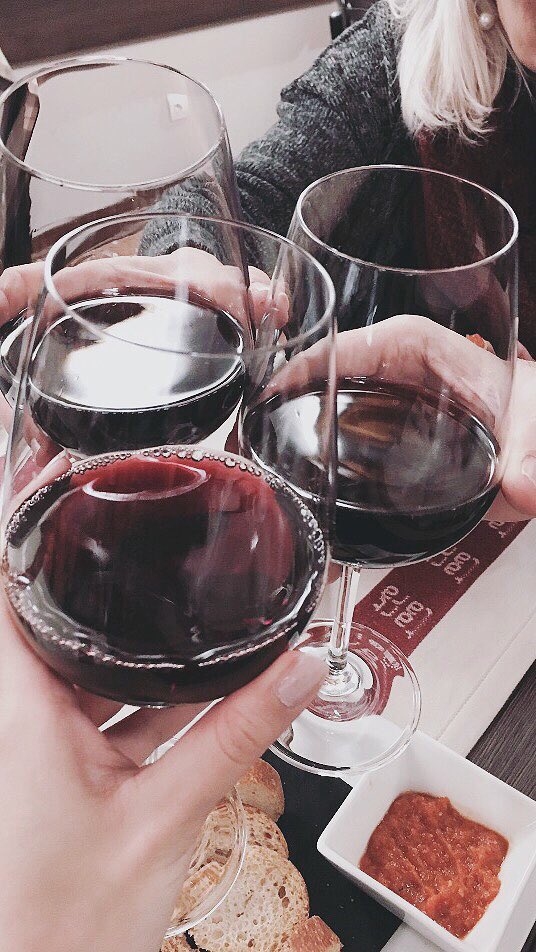 Nichele_Giulia's tweet photo. E festeggiamolo questo 30 @IUS_VE #semiotica #345DL https://t.co/woxKMffHQd
