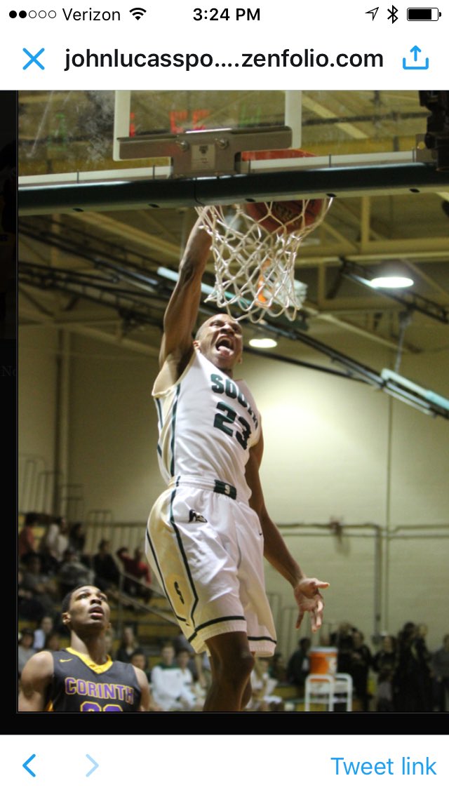 sj_cheer's tweet image. Play hard tonight #23 and all of you Trojans!! #Brodysboys #whosyerdaddy #dunkface