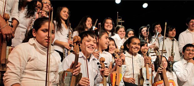 noemiofficial's tweet photo. I sogni grazie alla musica rinasce nei posti più impensati @UNICEF_Italia ❤ #sanremo2017 #paraguay #OrquestraDeInstrumentosReciclados https://t.co/k0QuSK55JO