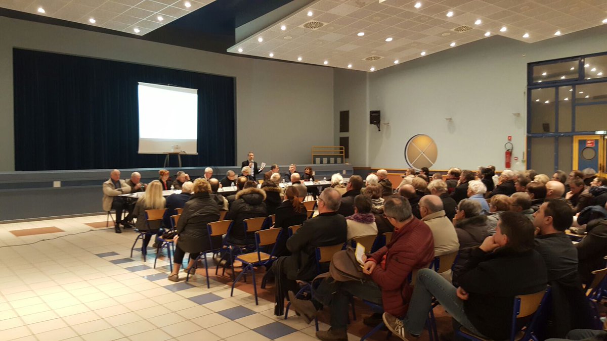 roux_urbanisme's tweet photo. Réunion publique #PLU de #Flines-lez-Râches. Un bon moment de #concertation et #democratie participative. Un PLU élaboré par @auddice https://t.co/6gYPYX4T1I