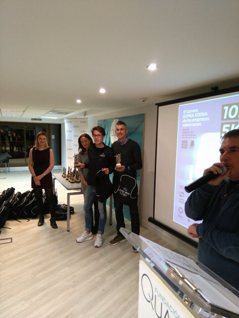 dani3xtreme's tweet photo. Mi Primer #trofeo #runner categoría #autonomo se queda en #elbolonverde #carreradelasempresasvalencianas2017 #susodelafuente #3xtreme https://t.co/T0muHyR9Ck