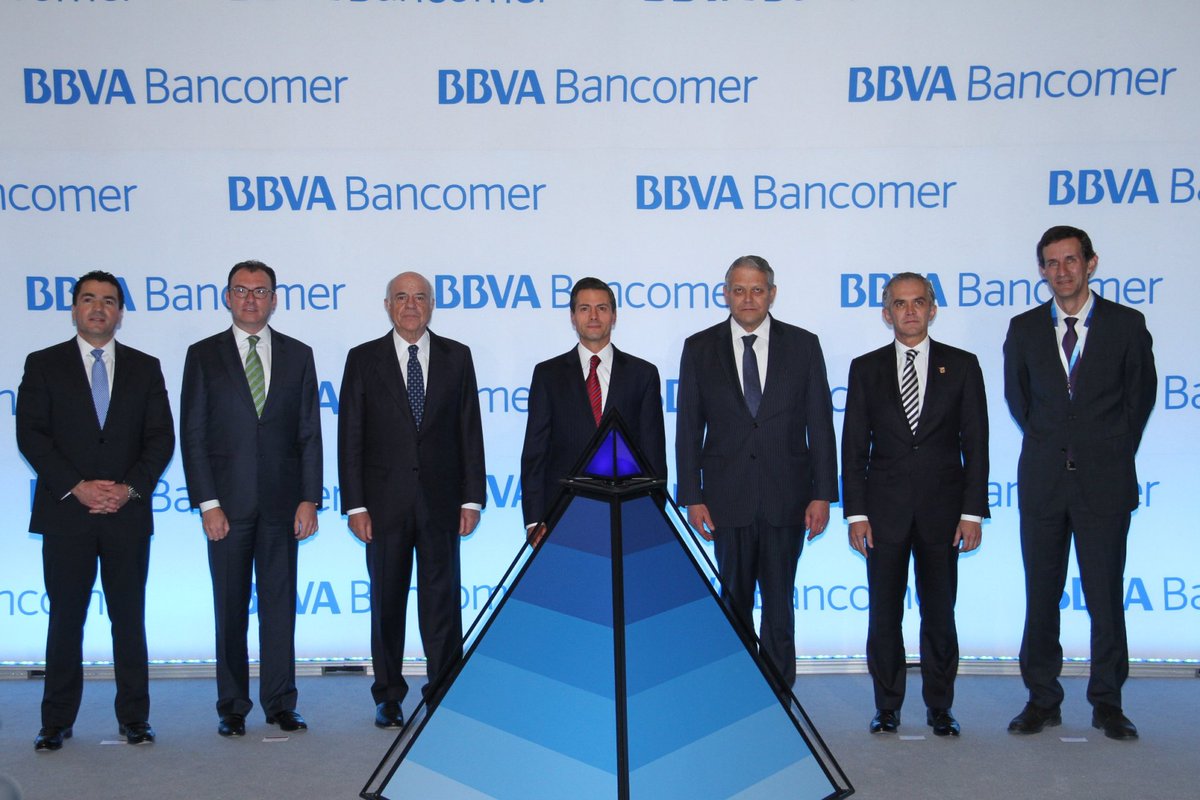BBVAPrensa's tweet photo. La #TorreBancomer, #BuildingOfTheYear2017 según @ArchDaily , celebra su primer aniversario @BBVABancomer https://t.co/0PuxqcYp86 https://t.co/2NBhoFyhP0