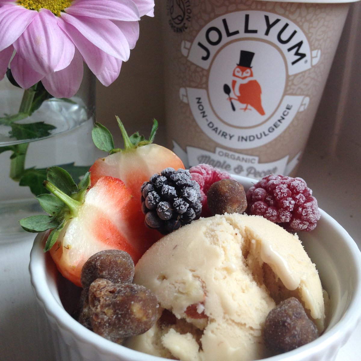 Jollyum's tweet photo. Maple & Pecan #dairyfree ice cream with @nakd nibbles and berries. All the yums! https://t.co/UHszJ04tC2