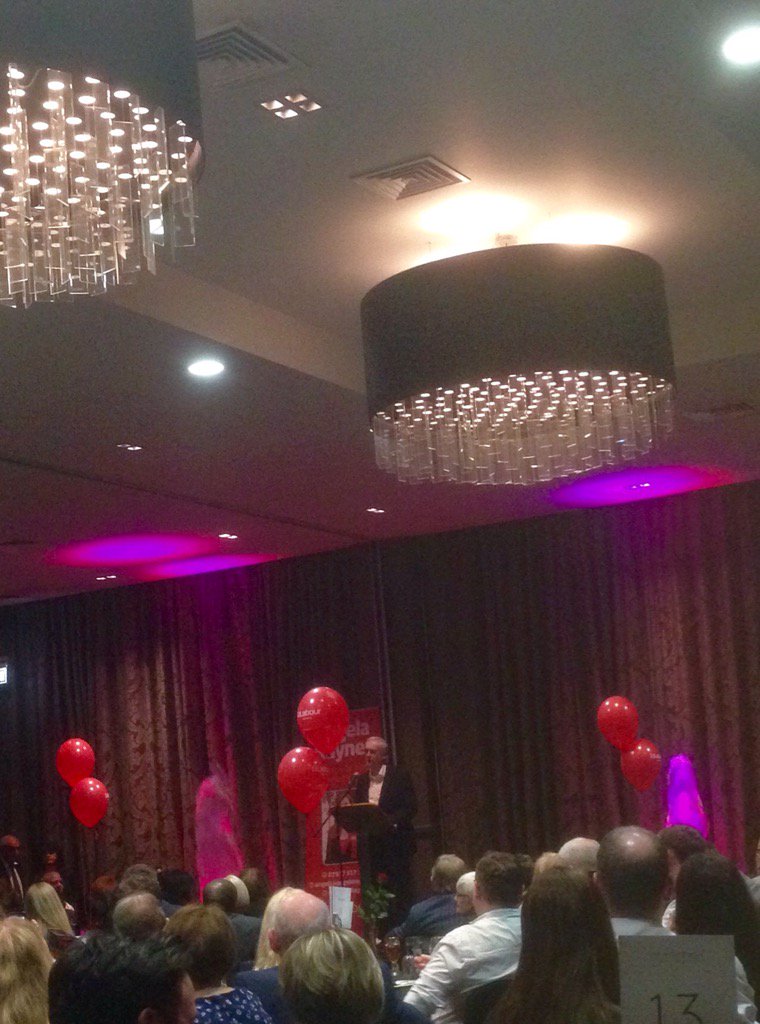 susandearden1's tweet photo. #OldhamLabour @jeremycorbyn  jeremy and red balloons paying tribute to @AngelaRayner and rallying the troops ! https://t.co/m5GZkvJX3N