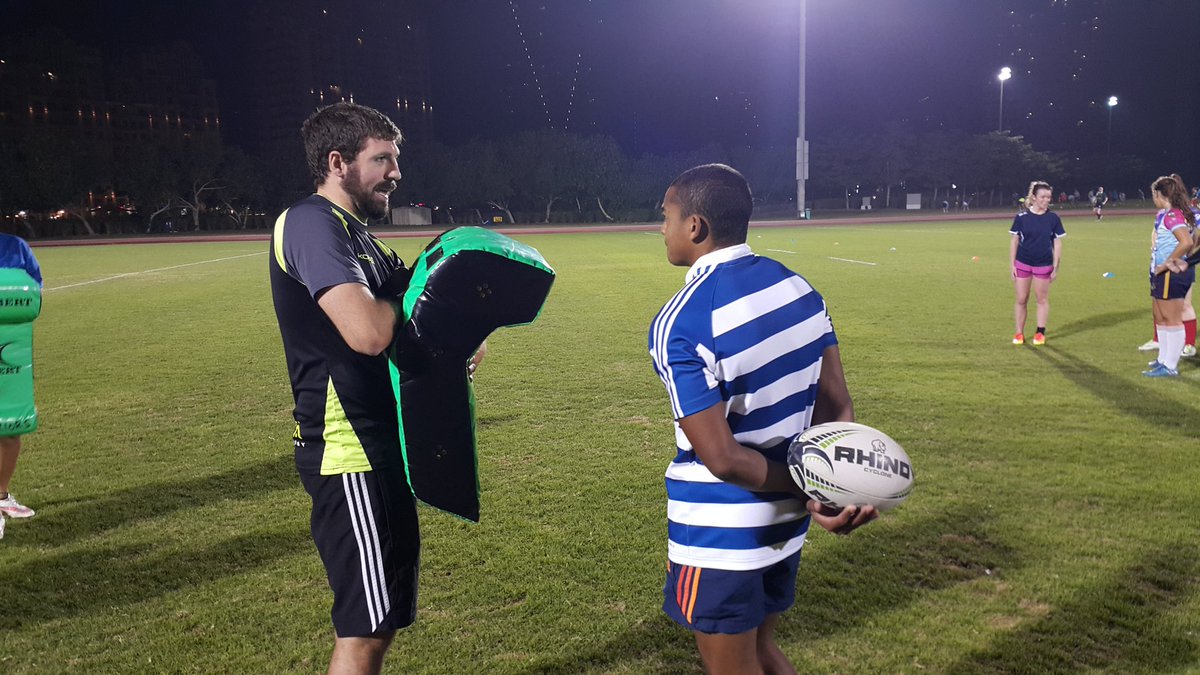 SharksWRFC's tweet photo. Coach discussions #dubaisharkswrfc #nickster #trainingsession https://t.co/kv0UU70EAe