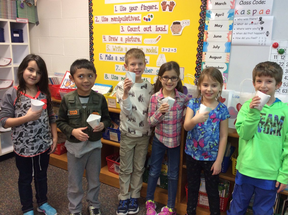 mkaspari2's tweet photo. We made cups out of sheets of paper after author Tim Smith (a.k.a. Buck Wilder) showed us how! #hillthinkers #tsdthinkers https://t.co/KKJeTsgnyq