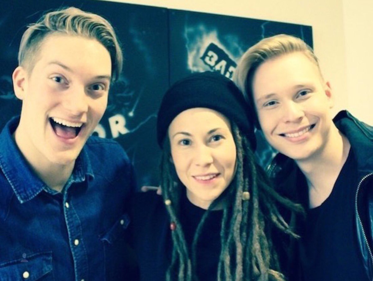 Podden #Regnbågsliv e UTE! Jag &amp; @ErikAntonJ snackar med Melloartisten <a href="/mariettehansson/">M A R I E T T E</a> Lyssna i länken!📲 #melfest 👑 bit.ly/Regnbagsliv