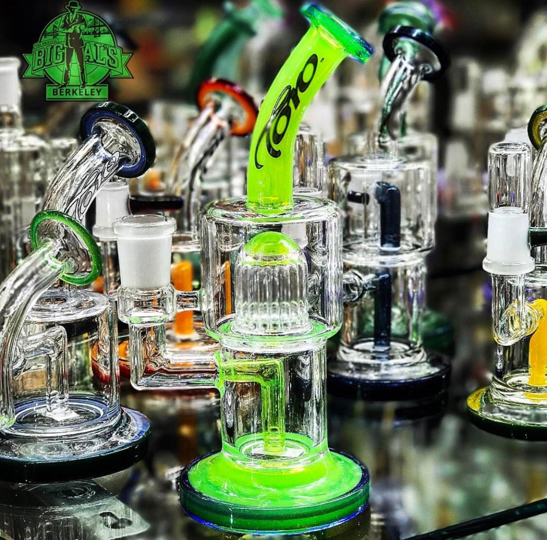 BigAlsSmoke's tweet photo. Flashy yet classy #slime #toro #toroglass #slyme #bluestardust #mini #flavor #smooth #class #glass #science #art #glassart #glassofig #smoke https://t.co/QjESSEMxbf