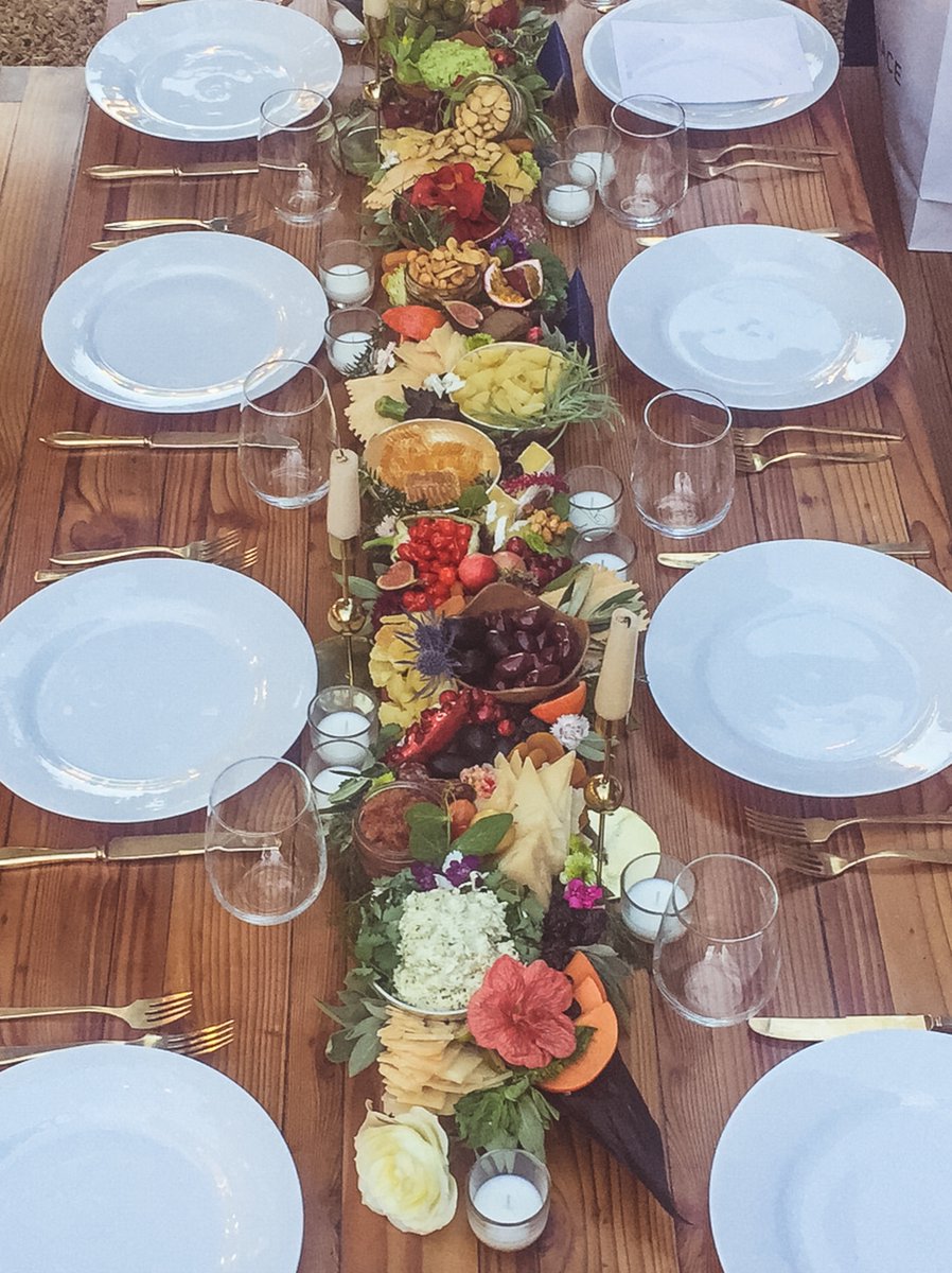 slatecateringco's tweet photo. #ediblecenterpiece anyone? #yum #foodie #santabarbara https://t.co/9uNFWS8agZ
