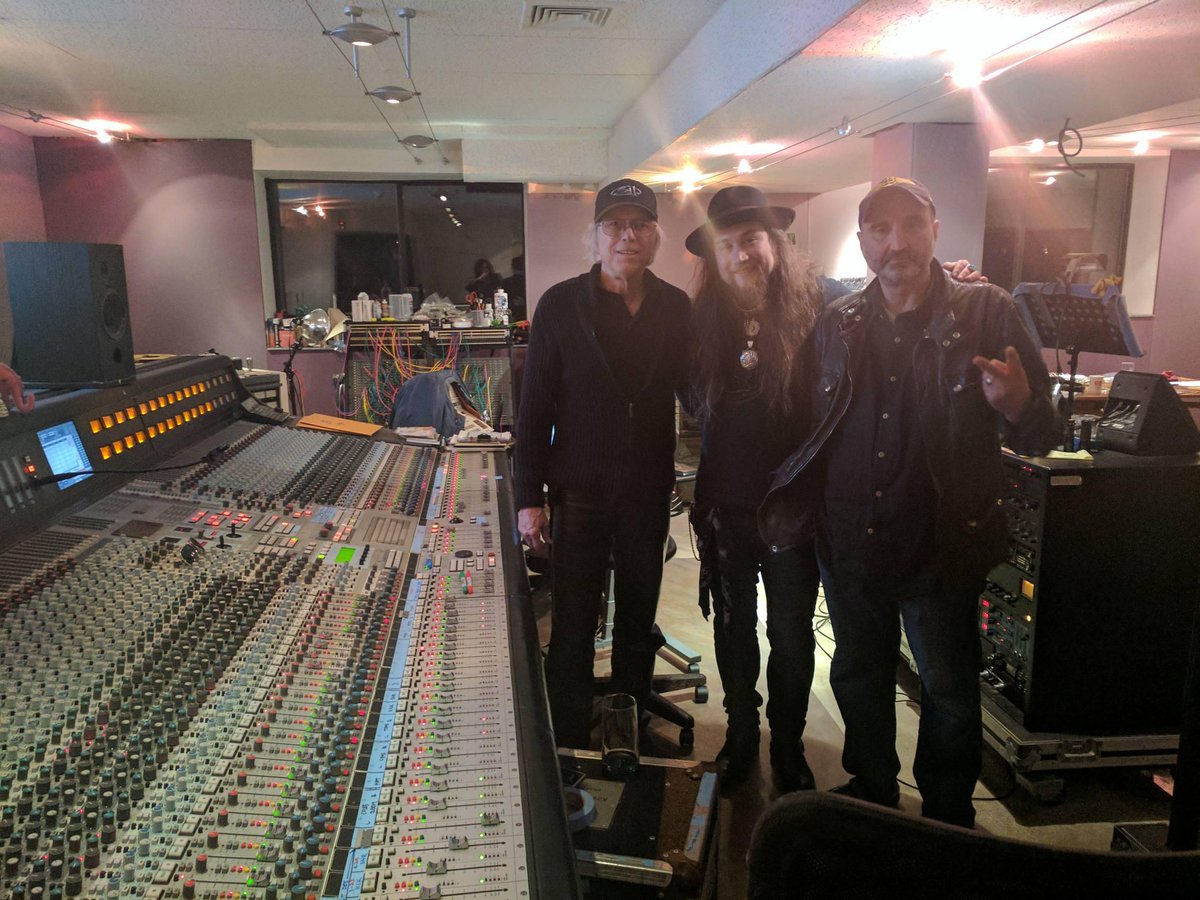 MusicatSRG's tweet photo. @Twiddlemusic enters studio with Ron Saint Germain https://t.co/Dm6AbMB7Gt https://t.co/tx9NFUOAl4