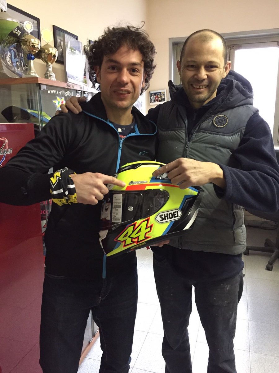 44RobyRolfo's tweet photo. Grazie a Kekko per il bellissimo casco che ha creato!!#kekkovittiglio #buffitaly @shoeiitalia https://t.co/Qd6Jb6iUWu