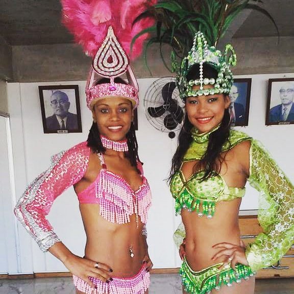 BrazilianShow's tweet photo. Lindas gatas alegrando sua festa #brazilianshow #somosadiferença #show #showdesamba https://t.co/DwICMpIDGW