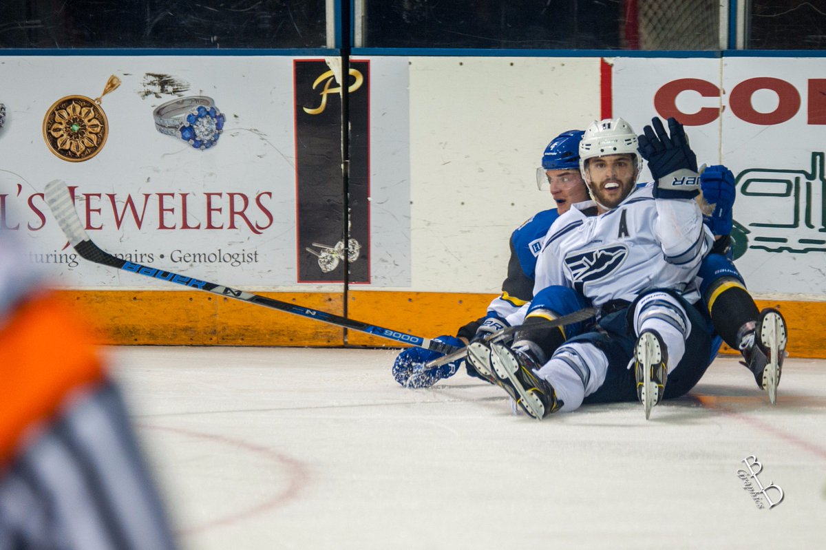 BLDGraphics's tweet photo. Frustrating night for the Ice Flyers..... New Gallery Added: https://t.co/IUPOXDeGO9 #GoSnakesGo Snakes 5 Ice Flyers 2 #SPHL @SinBinSnakes https://t.co/WvCaxkh1Ae