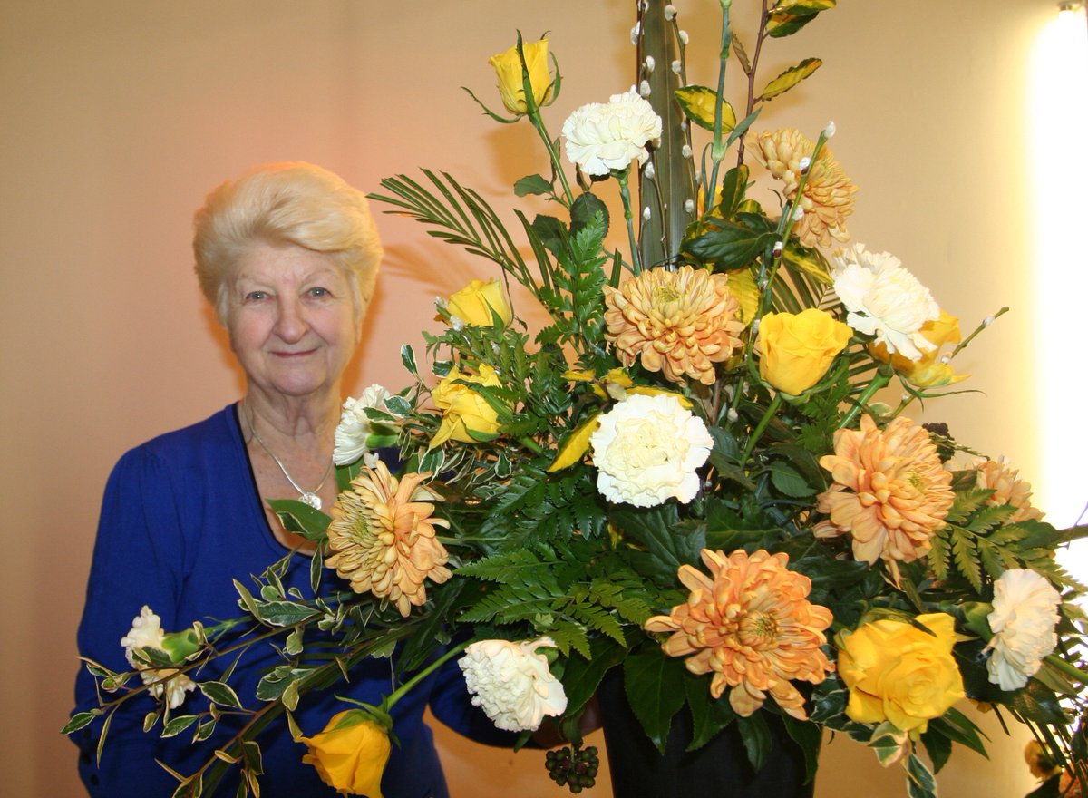 Pat Billing shared her love of flowers with six timeless classic arrangements on Wednesday #NAFAS #FlowerDem We loved them all!