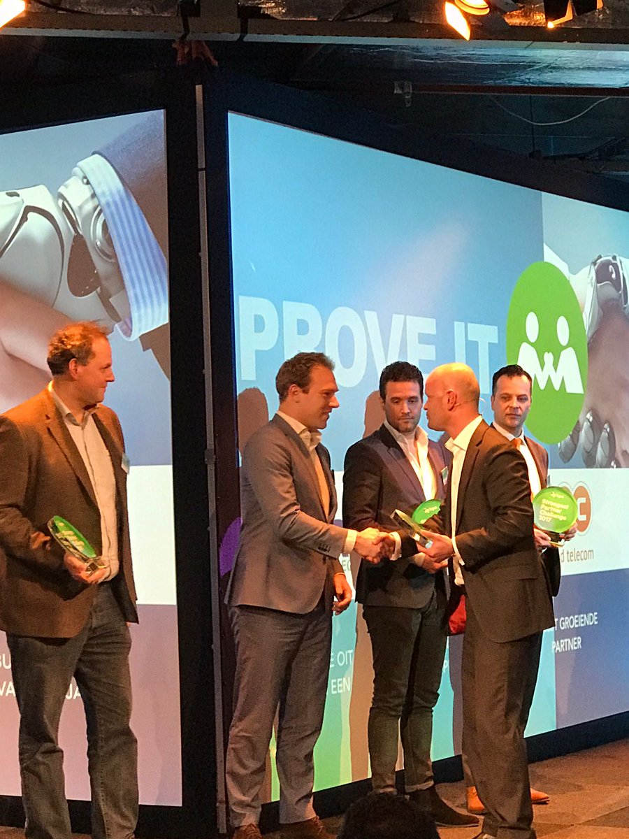 Axoft wint de prijs voor Business deal van het jaar tijdens de KPN Strongest Partner Challenge! @BPO_NL <a href="/WimMilder/">Wim Milder</a> @EdwinKuiper