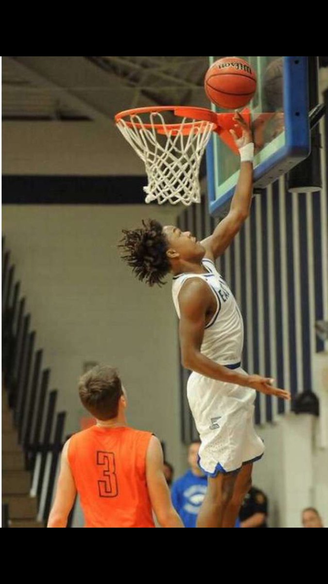 DagreatLake's tweet photo. Dionte Blanch 2020 already showing his greatness 🏀🏈, and it's only the beginning...😤🔛🔝🔵⚪️✔️@ELHS_Basketball https://t.co/Vceua4mu2Y