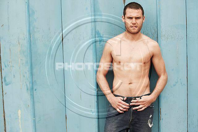 FansRobron's tweet image. To make up for it. OMFG. LOOK AT HIM!!! LOOK AT HIM!!! CAN DANNY DO THIS ALL THE TIME!!! 😍😍😍 #Robron #DannyMiller