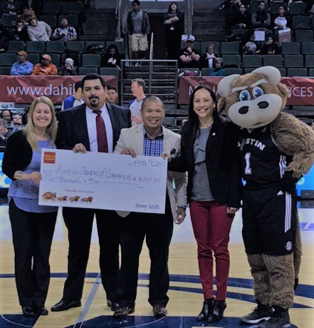 collegeNsight's tweet photo. Thanks to @WellsFargo & @austin_spurs for a great game & for their commitment to improve FAFSA and college readiness! #CollegeInsight.com https://t.co/0n18oZ6k0J