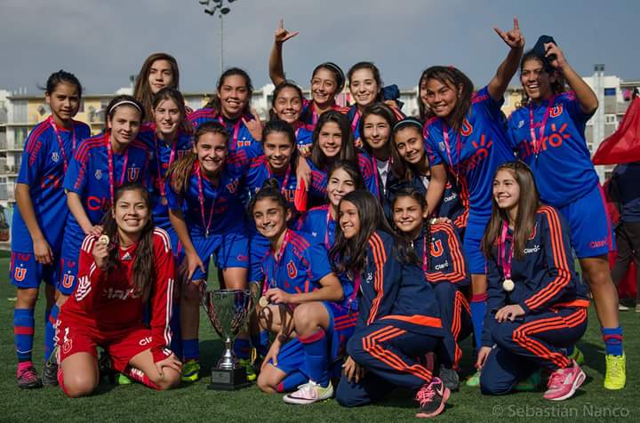 Cienx100Azules's tweet photo. Andrés Aguayo: "Me encantaría que los hombres jugaran con el amor a la camiseta que juegan las mujeres del @femeninou " #VamosAzules https://t.co/hazlbP2ZB4