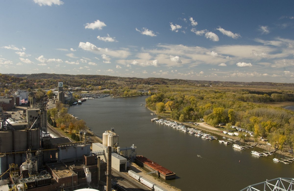 Vote for Red Wing to win $500k revitalization from <a href="/smbizrevolution/">Small Biz Revolution</a>: bit.ly/VoteMainStreet  #SmallBusinessRevolution <a href="/RedWingVCB/">Visit Red Wing</a> #OnlyinMN