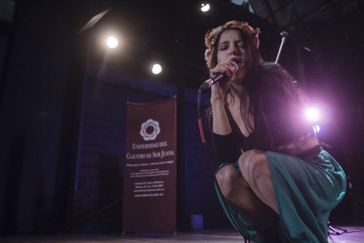 ulises_ccorte's tweet photo. @madamerecamier en rueda de prensa en  @ClaustroSJuana  @ClassMusic https://t.co/XqSNUvyZti