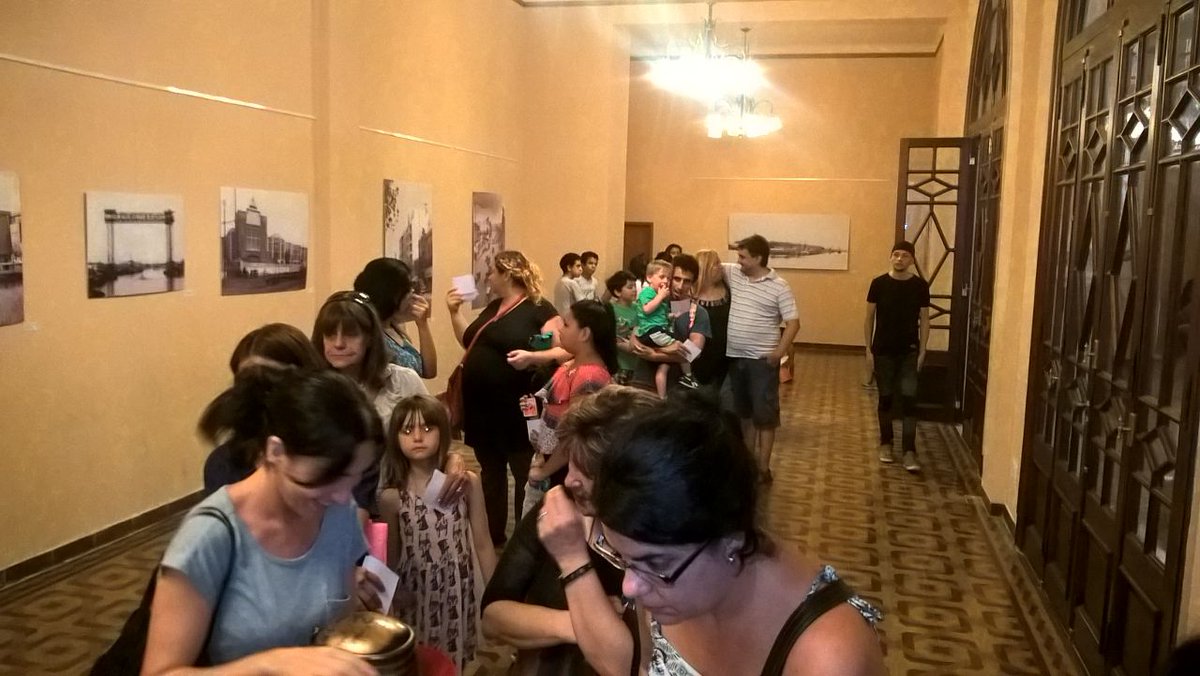 prensamda's tweet photo. Más de 300 espectadores en el @teatro_roma para presenciar el Homenaje al Circo Criollo, de los Payasos Sin Carpa https://t.co/XzMS3yGxvW