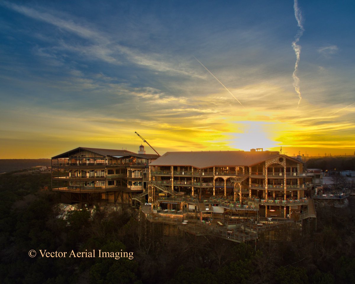 VectorAerial's tweet photo. Some #aerial from #theoasis Comment or tap😀

#vectoraerial #dji #austin #hillcountry #laketravis #sunsetcapitol #brilliantsunrise #dawn #hdr https://t.co/zgTi4ea6KZ