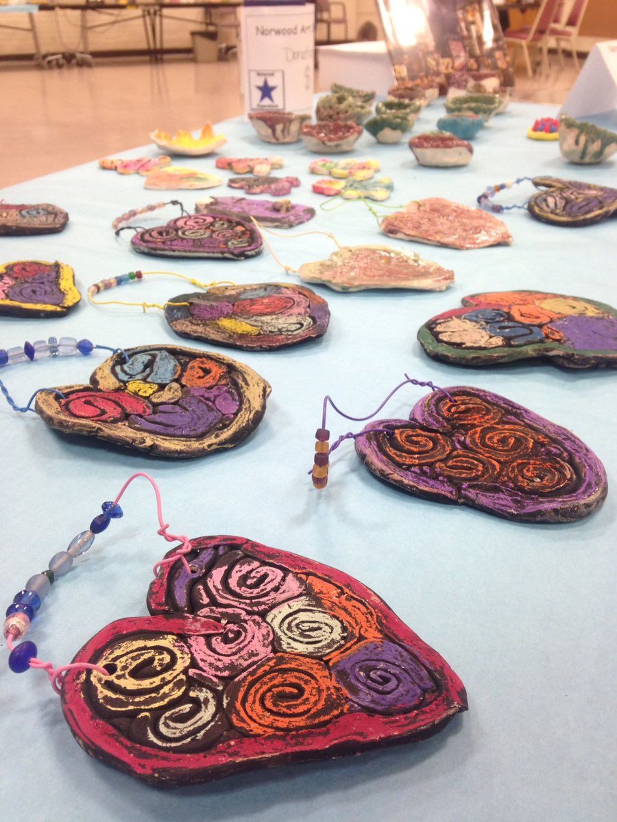MrsGoArtGallery's tweet photo. Come stop by the ateaze center to check our awesome artists! #art @NorwoodES #ateaze #theartofed https://t.co/8yfCfu8wso