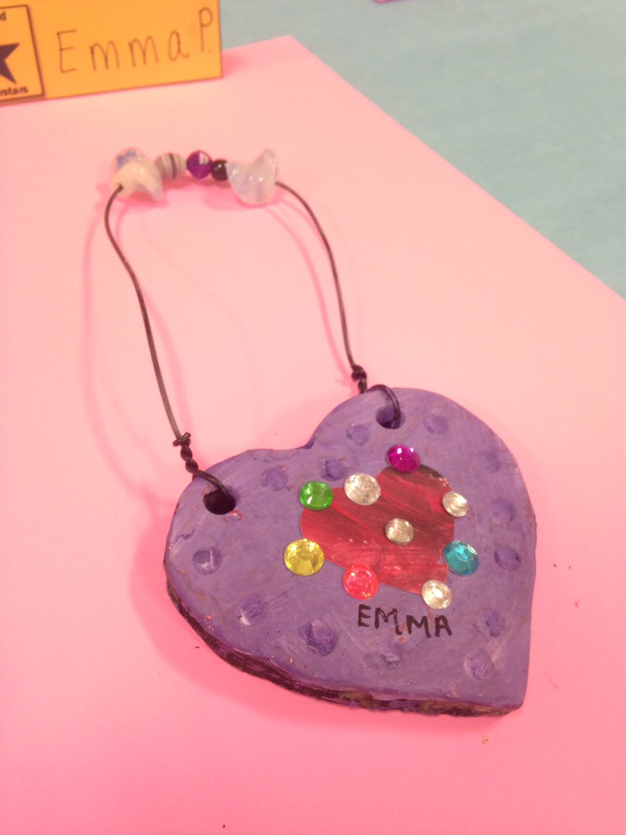 MrsGoArtGallery's tweet photo. Come stop by the ateaze center to check our awesome artists! #art @NorwoodES #ateaze #theartofed https://t.co/8yfCfu8wso