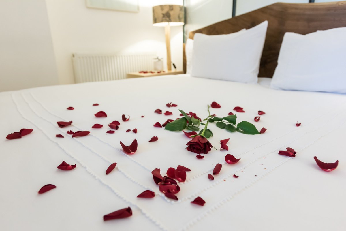 Join us this Valentines day, for a complimentary round of cocktails and a rose petal reception in your room.