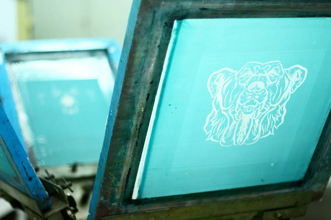 ShirtsFloat's tweet image. Preparando diseños, tinta y camisetas. ¡Todo listo dentro de poco para todos vosotros!