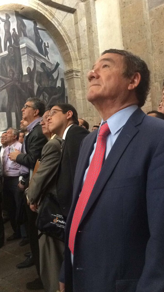hectorperezpart's tweet photo. Con el grupo del Taller Nacional de Efectos de la #LDFM, realizamos recorrido en el interior del Instituto Cultural Cabañas 1/4 https://t.co/sreD48fwSM