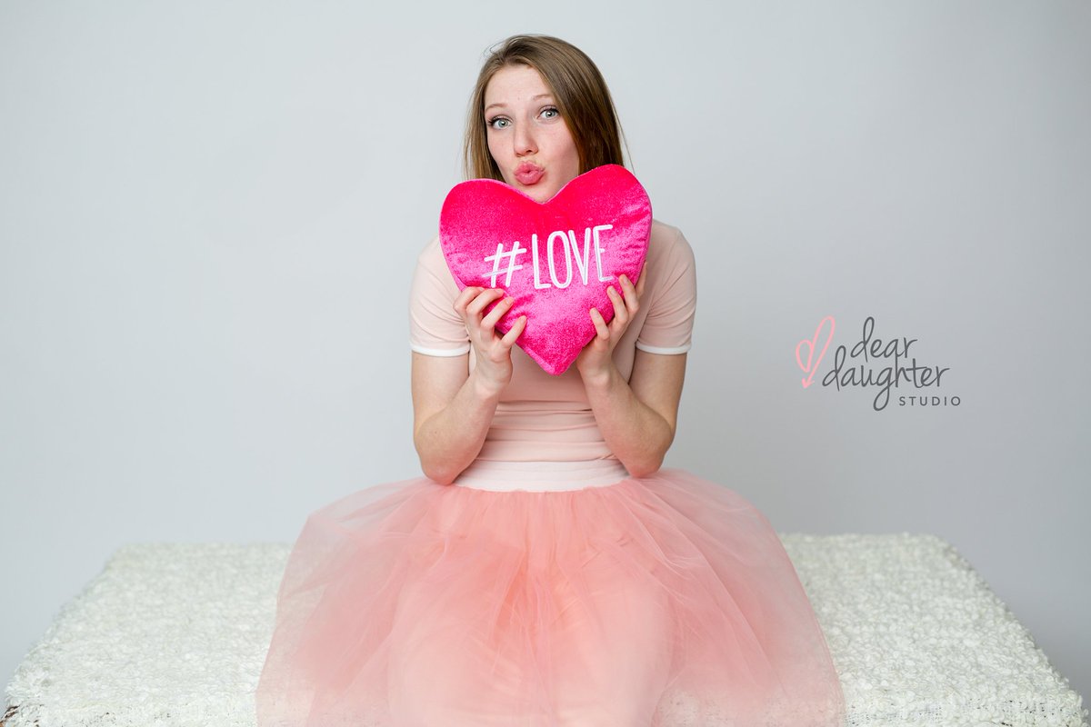 GirlsCanDoEvent's tweet photo. Join @GirlsCanDoEvent this Saturday for a special #ValentinesDay photo event at Dear Daughter Studio in #Seattle.  https://t.co/eKqsjqrto0 https://t.co/Fg20BxzqYE