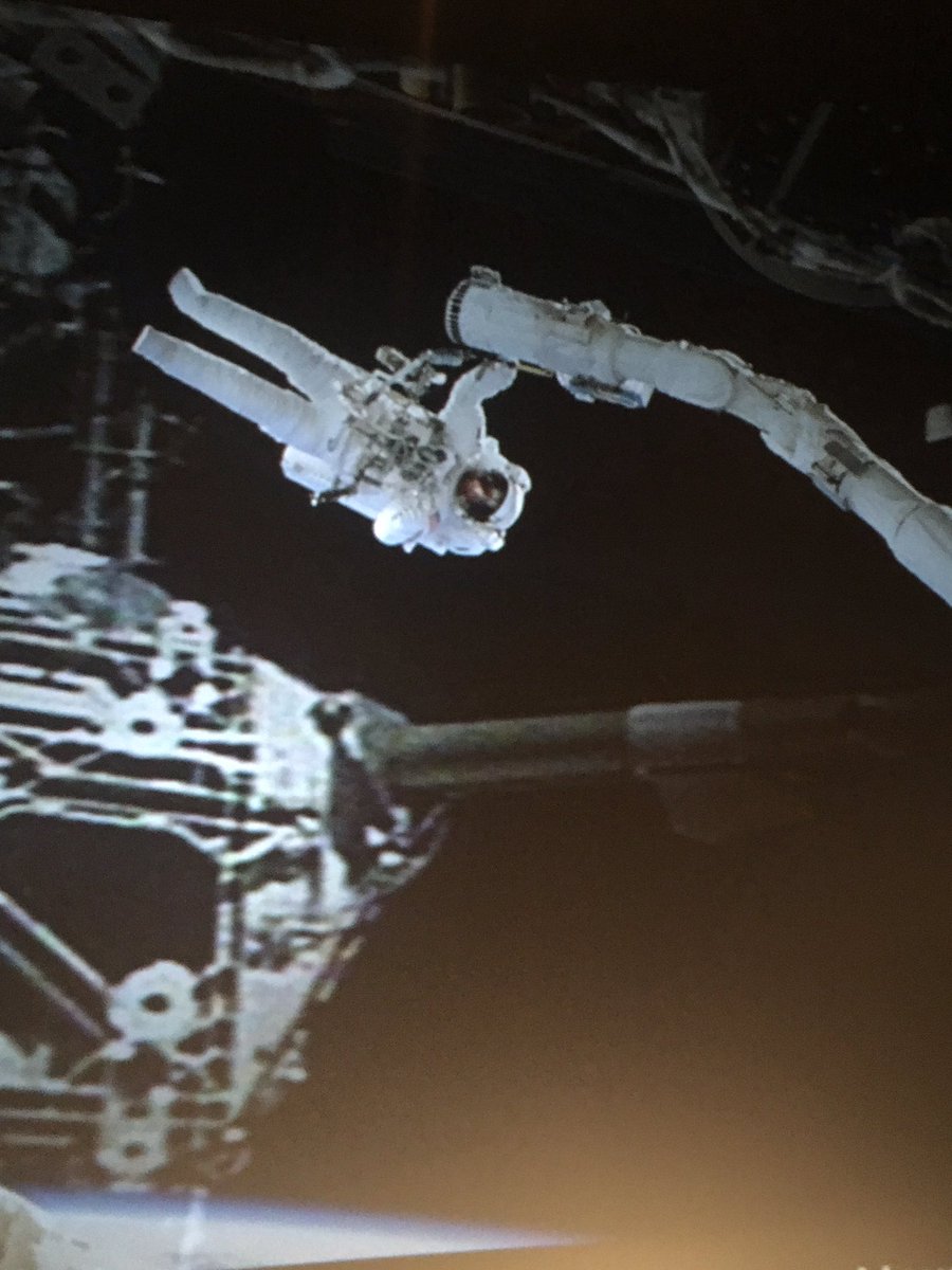 STEMnaut's tweet photo. Keynote #2! #LeroyChiao #Astronaut #ISSCommander Make the Most of your One Orbit!! 😍 @SpaceCenterHou @SEECatSCH #SEECSPACE #SEEC2017 https://t.co/EA89BKTcHr