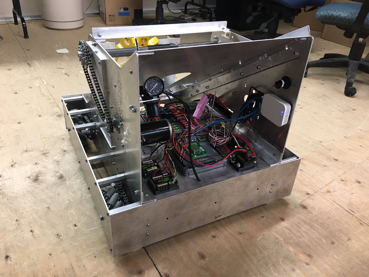 Lightning5763's tweet photo. It's testing time! #frc #firststeamworks #omgrobots @FRCTeams @FIRSTweets https://t.co/OyALGJQCiu