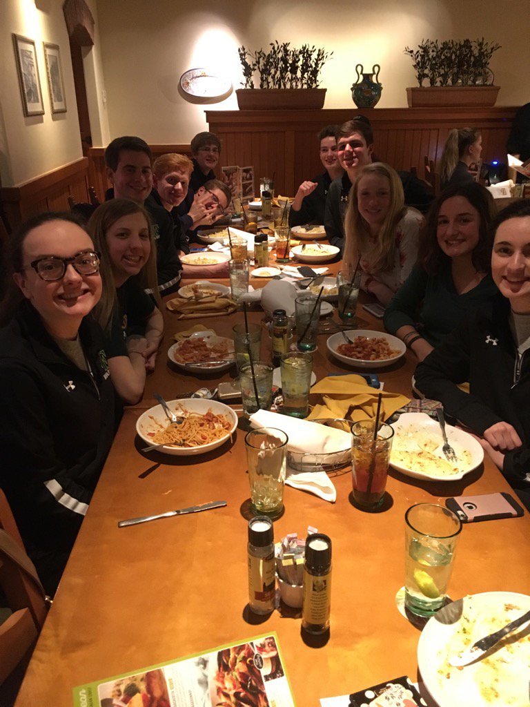 WFSwim_Dive's tweet photo. Team dinner before the big meet #carboverload #OliveGarden https://t.co/zEgwBZG6LF