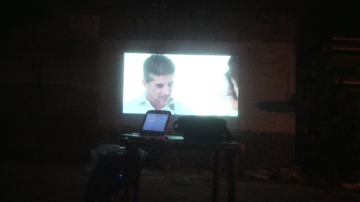 CUELLOYARACUY's tweet photo. Comienzo del cine en el barrio comunidad barrio alegría #AndamosEnOtraYaracuy @Sevilla1J @aasmcandanga @edgardoa22 @henryslor @JoseMAlcalde https://t.co/RHowhhLXUk