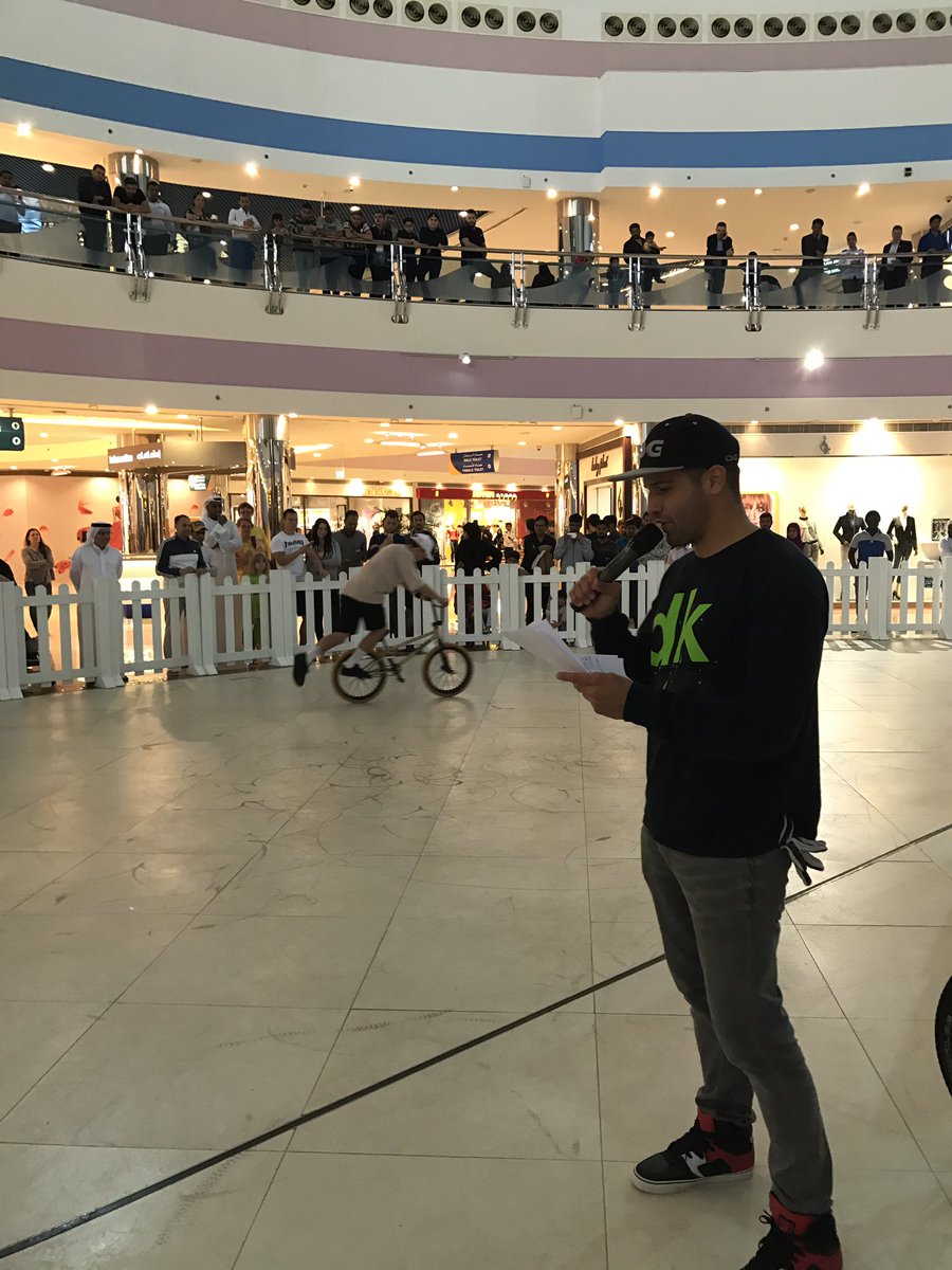 Ricardo_Laguna's tweet photo. Now that we are done building the course 4 #AirRace @redbullUAE @redbullSandy it's time to #MC w/ #vikigomez @ammarfreez #petr @ #MarinaMall https://t.co/lKM6QqQBCQ