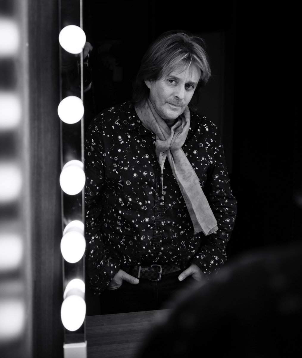 nikosaliagas's tweet photo. Réécoutez #dequoijailair avec @NildaOfficiel magique https://t.co/o6VmAOROJL @europe1 le 9 mars #DivanduMonde https://t.co/QSxkvBOk5D
