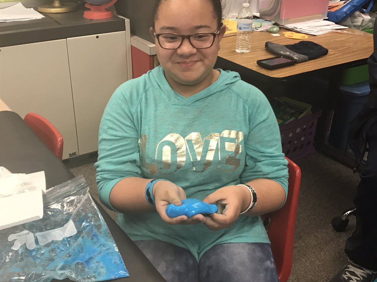 JPRyonES's tweet photo. Pliable matter that bounces and feels wet but it's dry?? #WhatIsIt #RyonSTEM https://t.co/lgDcixpnZU