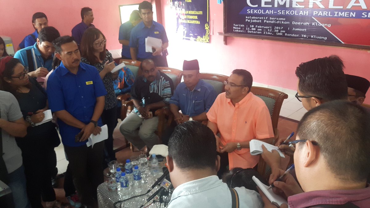 "Agenda pendidikan anak-anak Sembrong kita teruskan dan beri keutamaan." - DS <a href="/HishammuddinH2O/">Hishammuddin Hussein 🇲🇾</a> 

#SembrongKita