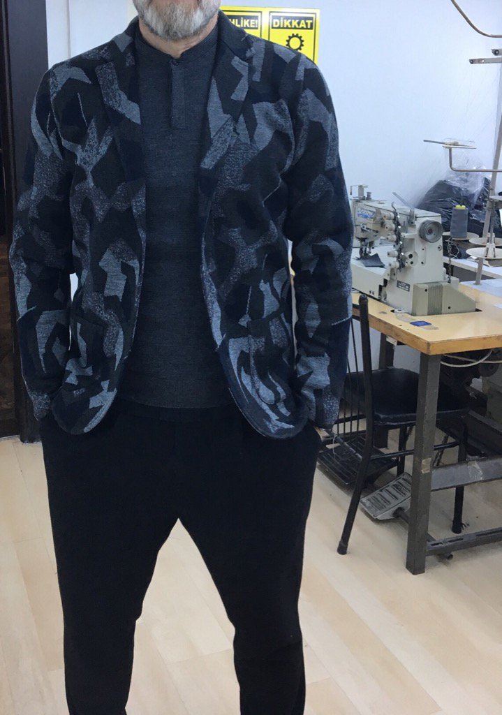 Myntriko's tweet photo. Ruthless hegemony of camouflage🦁 https://t.co/Y8nYoWjgfo